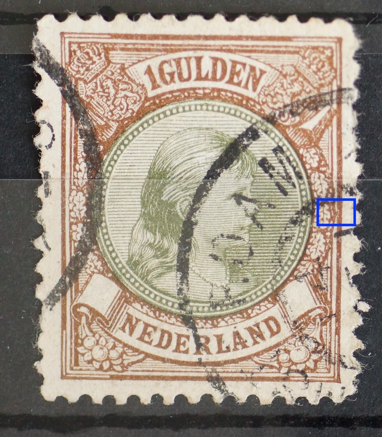 NVPH 46 - bruine vlek/uitstulping aan rand medaillon rechts