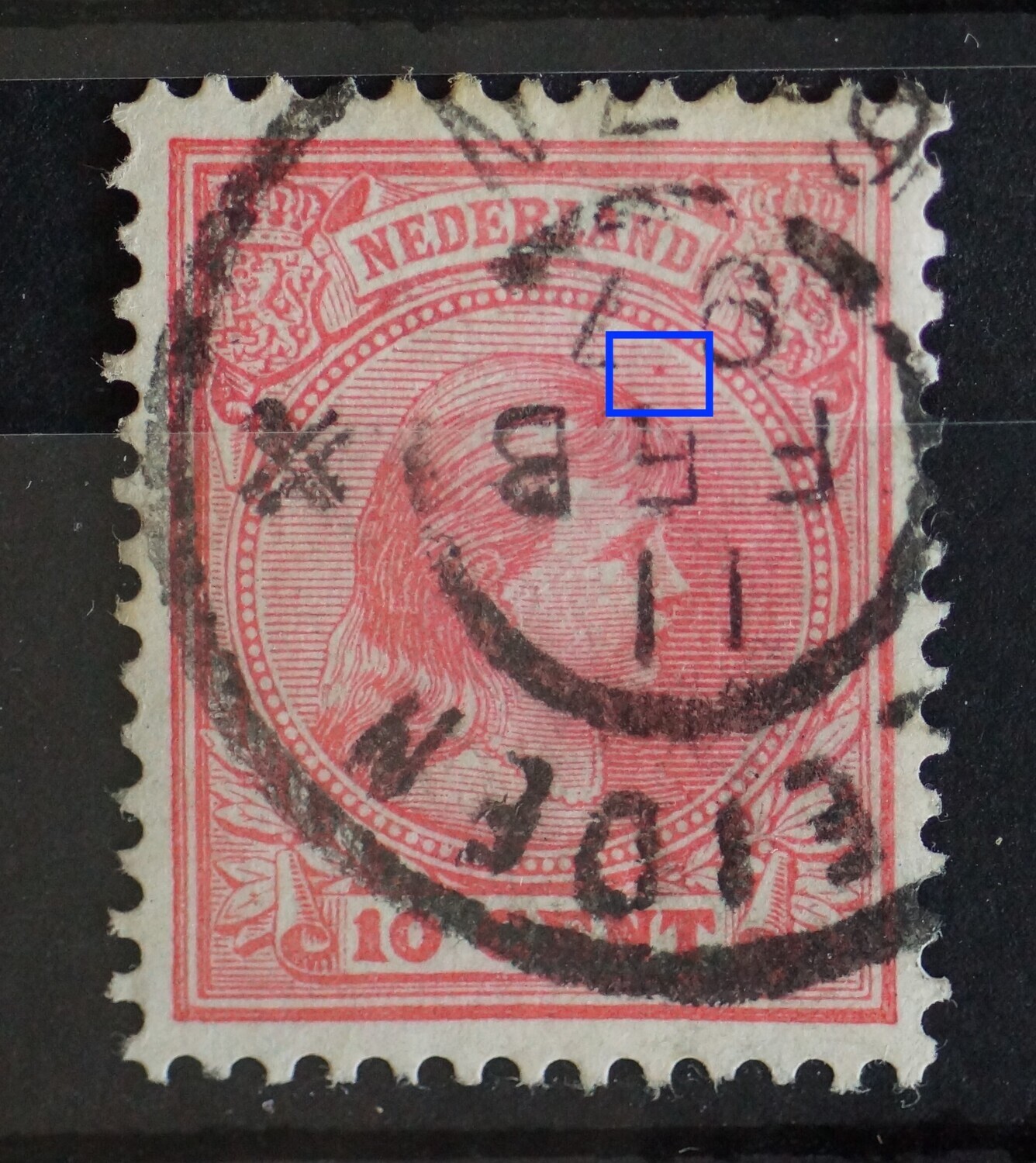 NVPH 37 - rode punt tussen arcering rechts