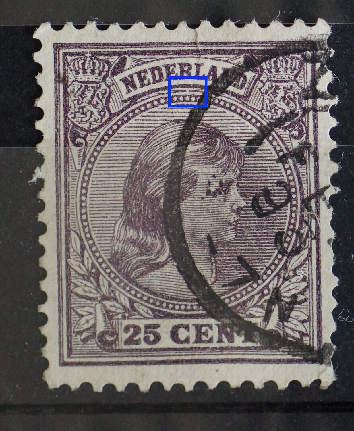 NVPH 42 - breuk rand medaillon onder de R van NEDERLAND
