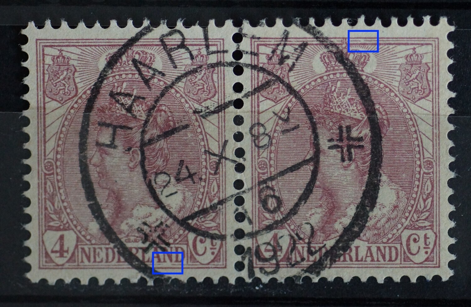 NVPH 58 (paar) o.a.breuk in kaderlijn onder de tweede N van NEDERLAND (linker zegel)