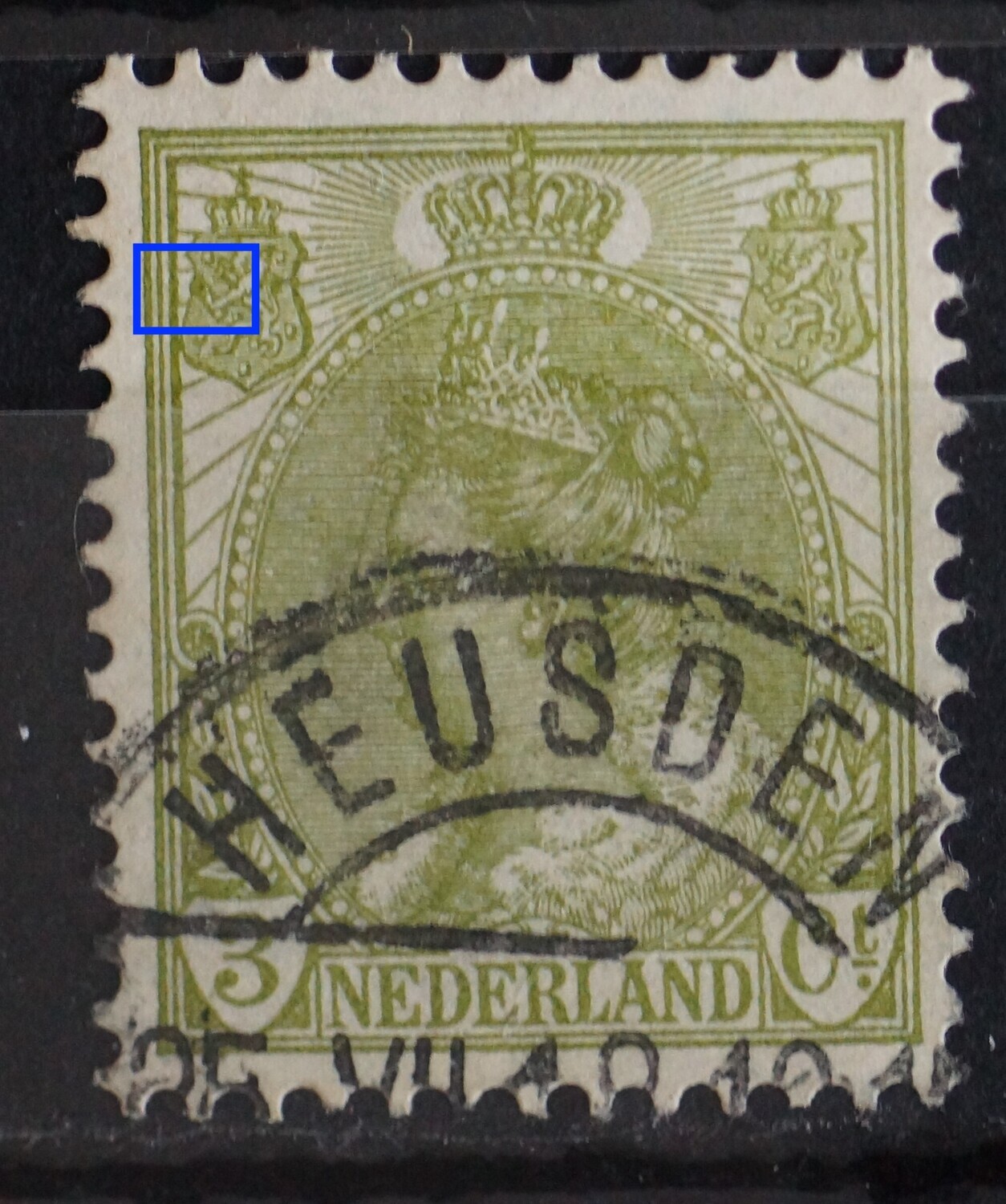 NVPH 57 - groene vlek bovenop de pijlenbundel in linker wapenschild