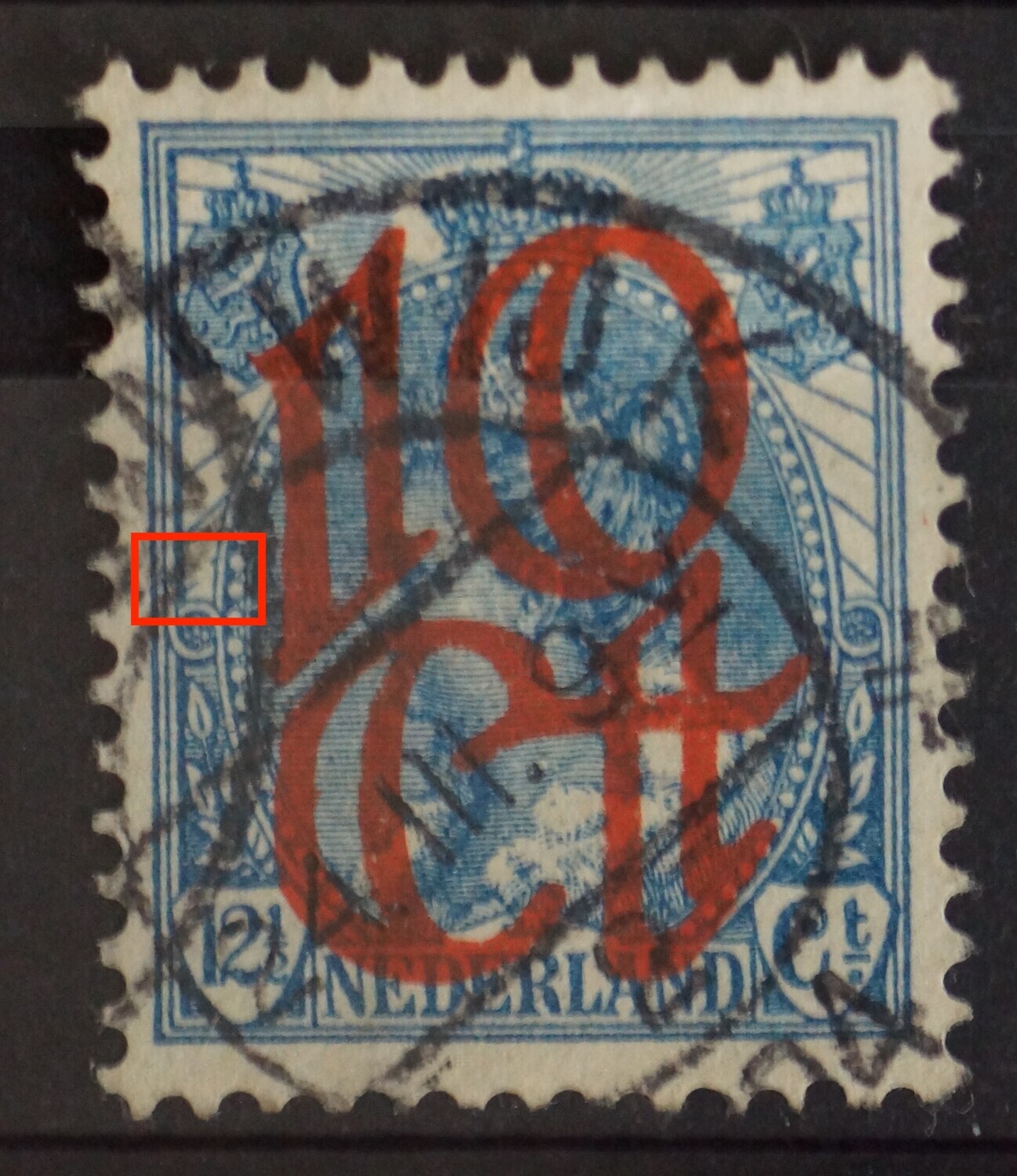 NVPH 118 - breuk in straal boven linker rozet