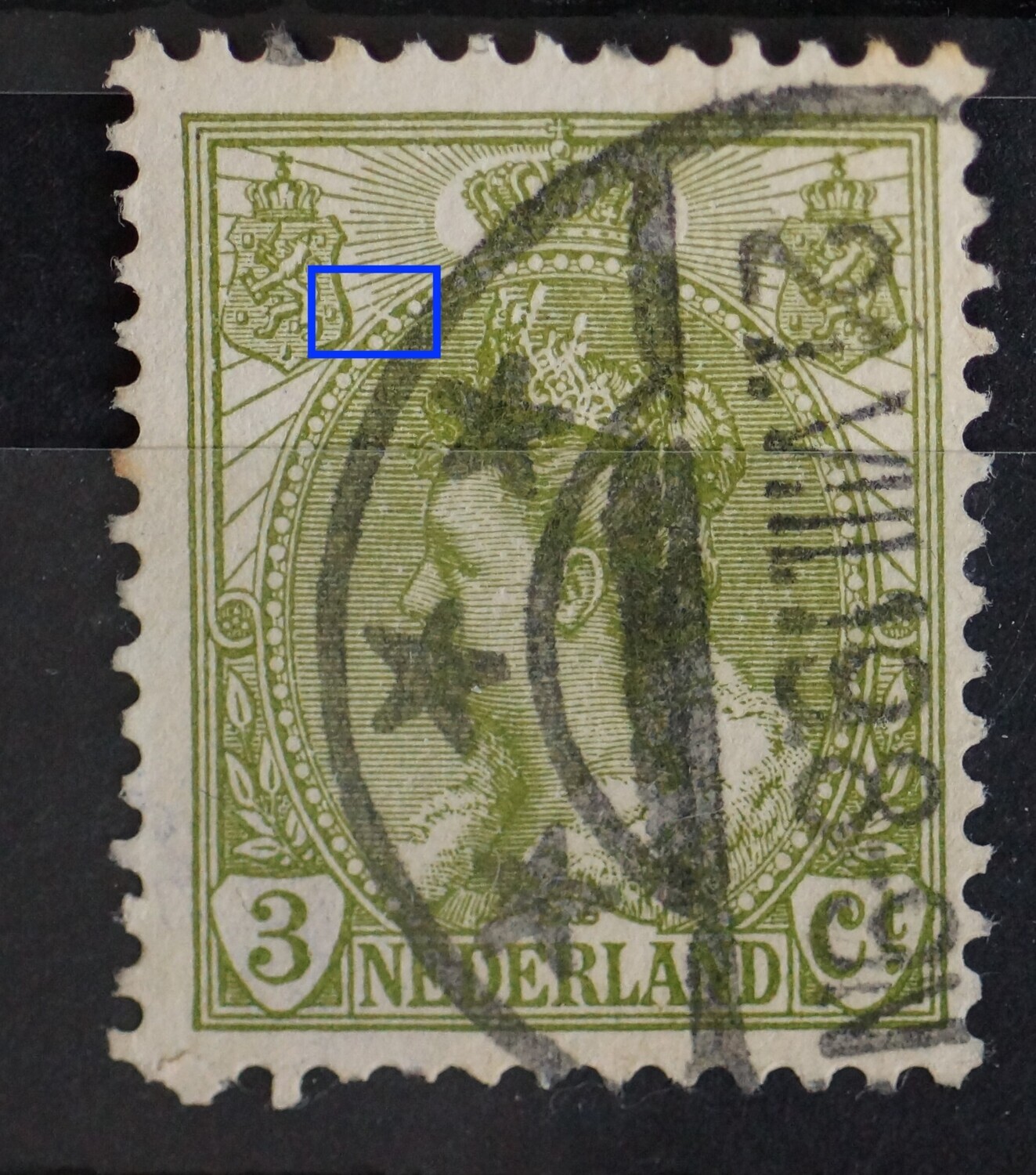 NVPH 57 - breuk in rand medaillon bij linker wapenschild NVPH 57 - breuk in rand medaillon bij linker wapenschild