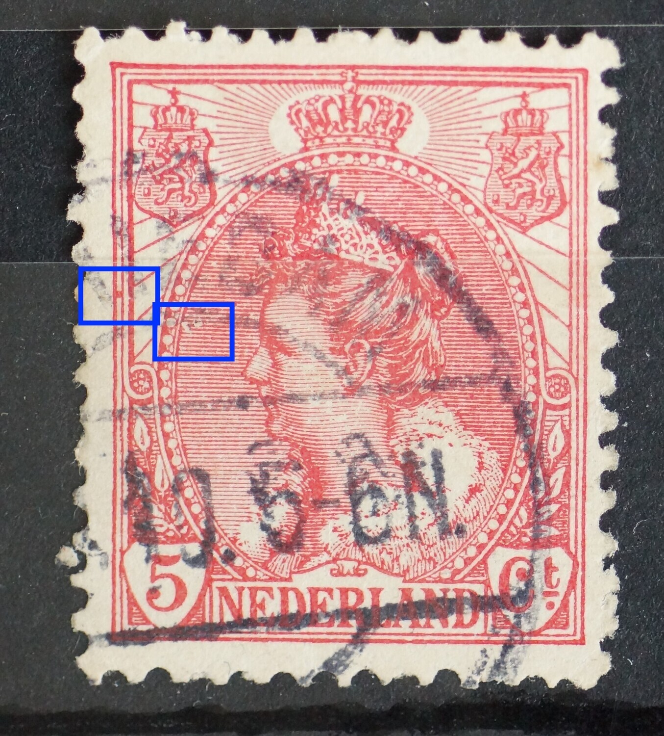 NVPH 60 - rode punt tussen kaderlijnen links en beschadigde arcering links NVPH 60 - rode punt tussen kaderlijnen links en beschadigde arcering links