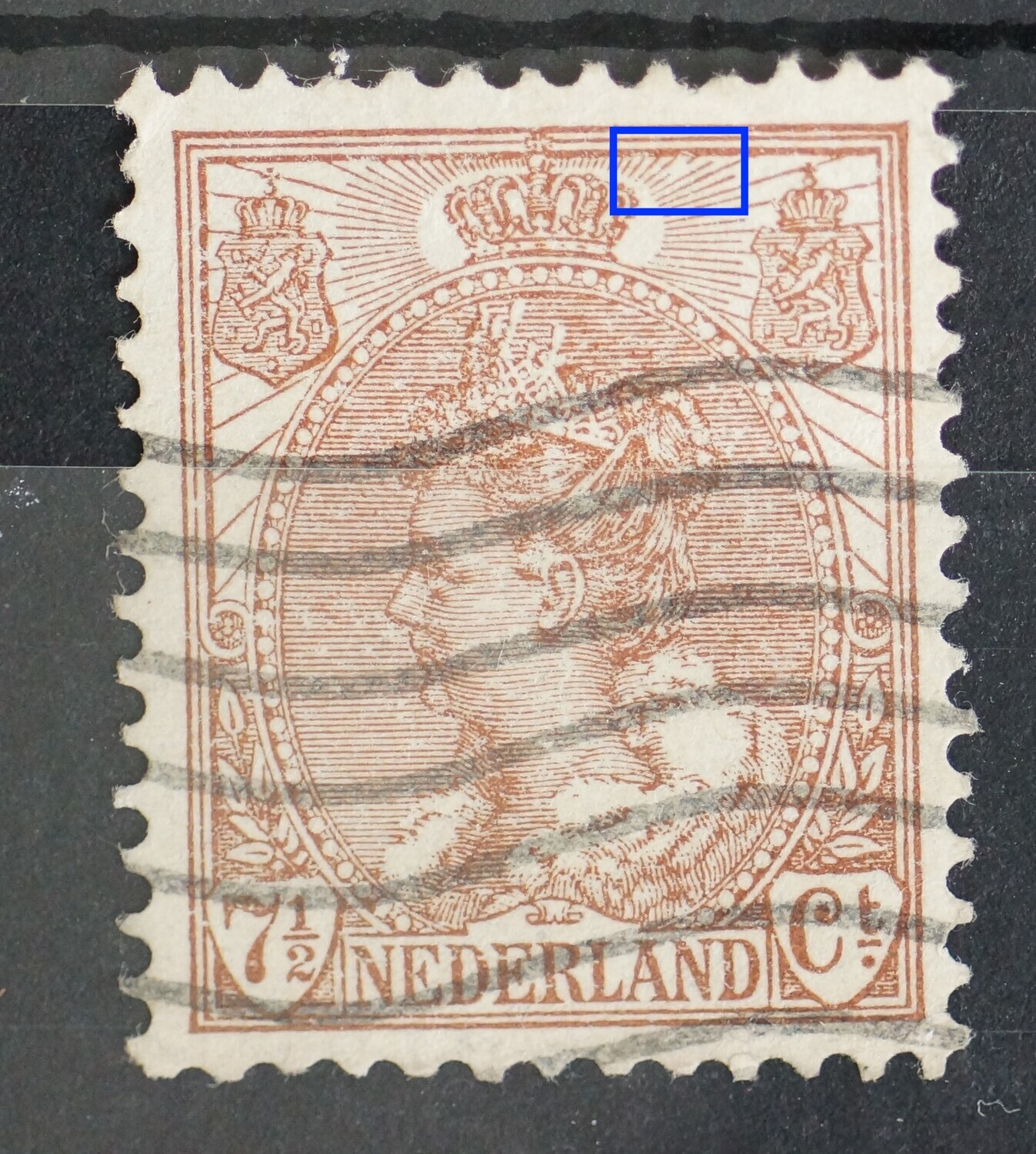 NVPH 61 - breuk in straal rechts van kroon