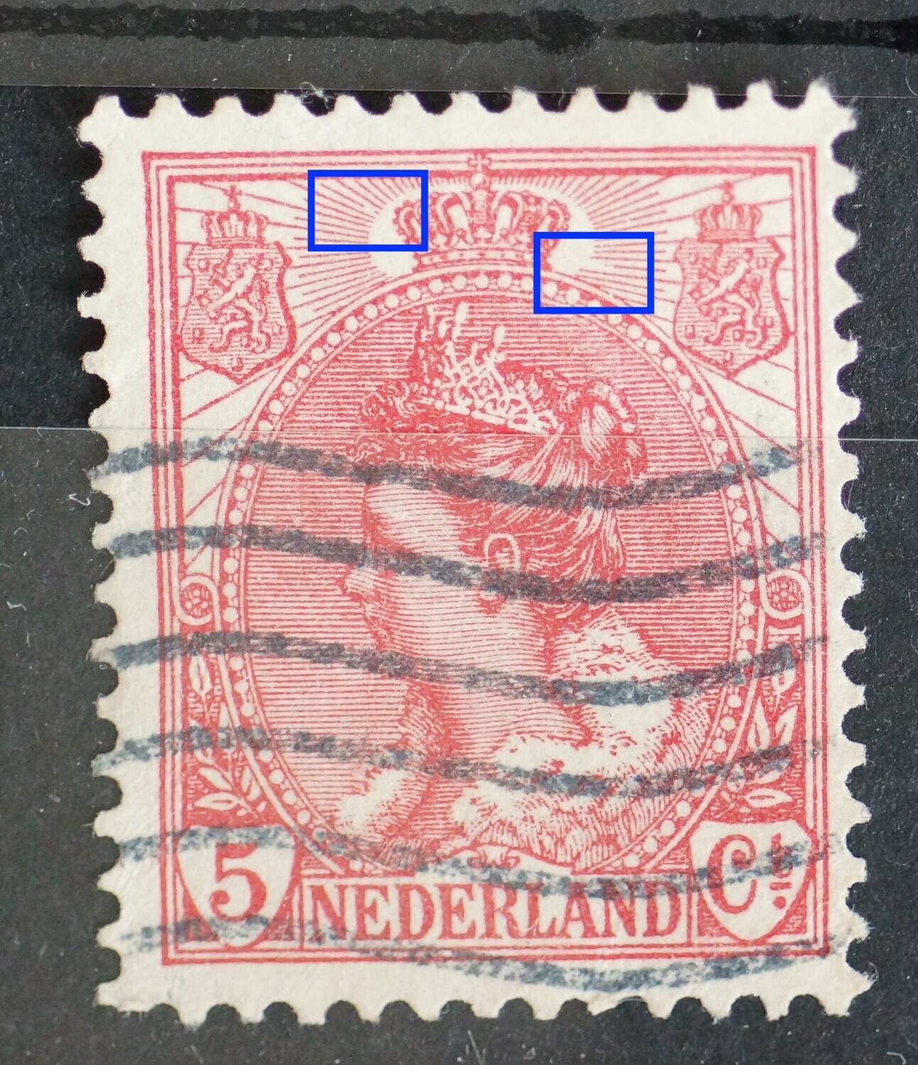 NVPH 60 - breuk in straal links en rechts van kroon