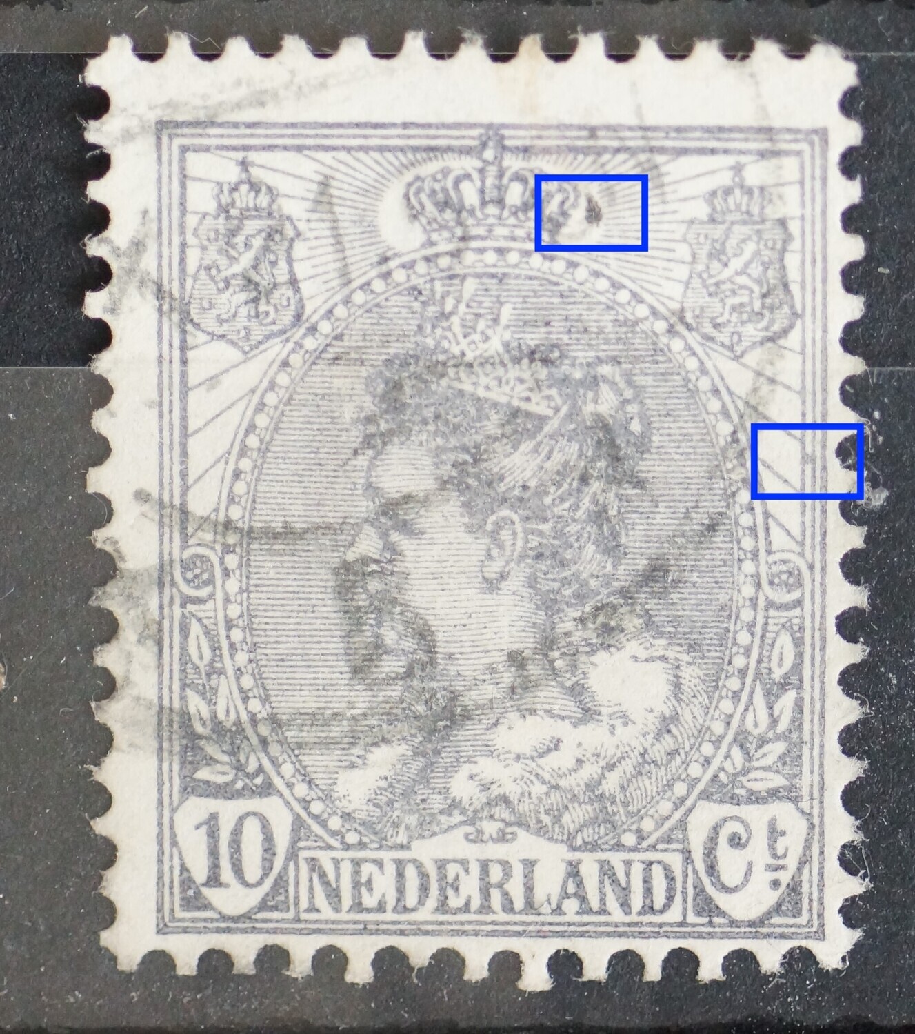 NVPH 62 - zwarte vlek rechts van kroon en grijze vlek tussen kaderlijnen rechts