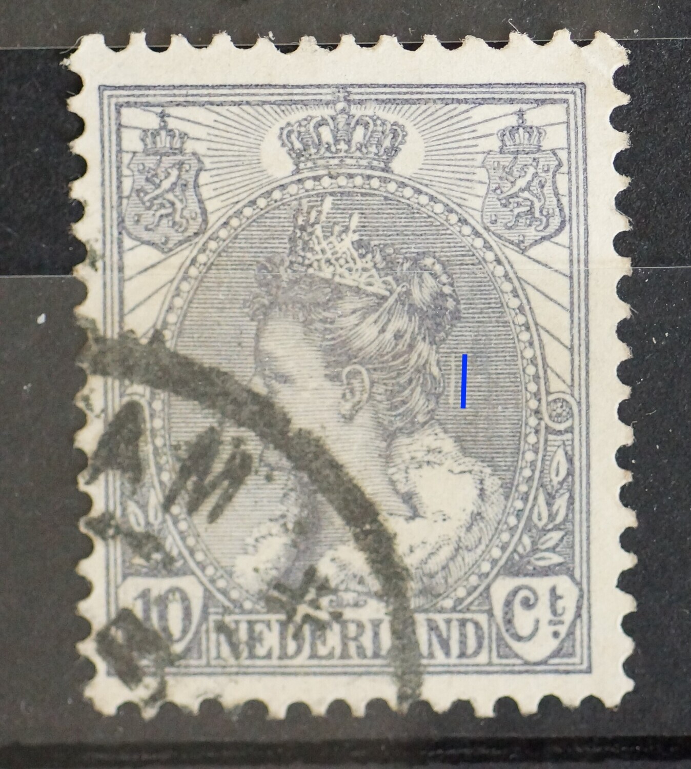 NVPH 62 - witte kras achter het hoofd