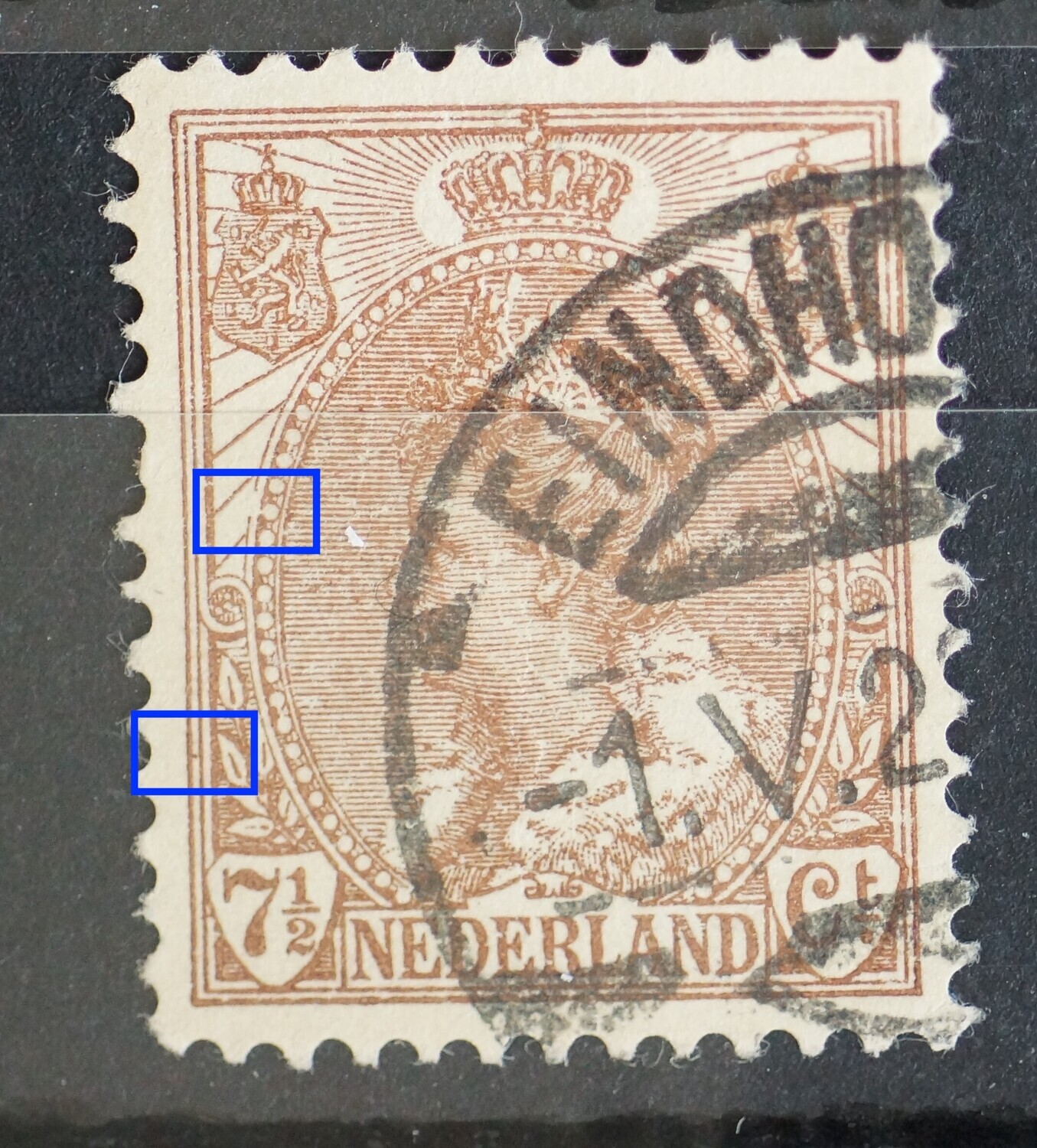 NVPH 61 - o.a. breuk in rand medaillon links en bruine stip tussen de kaderlijnen links