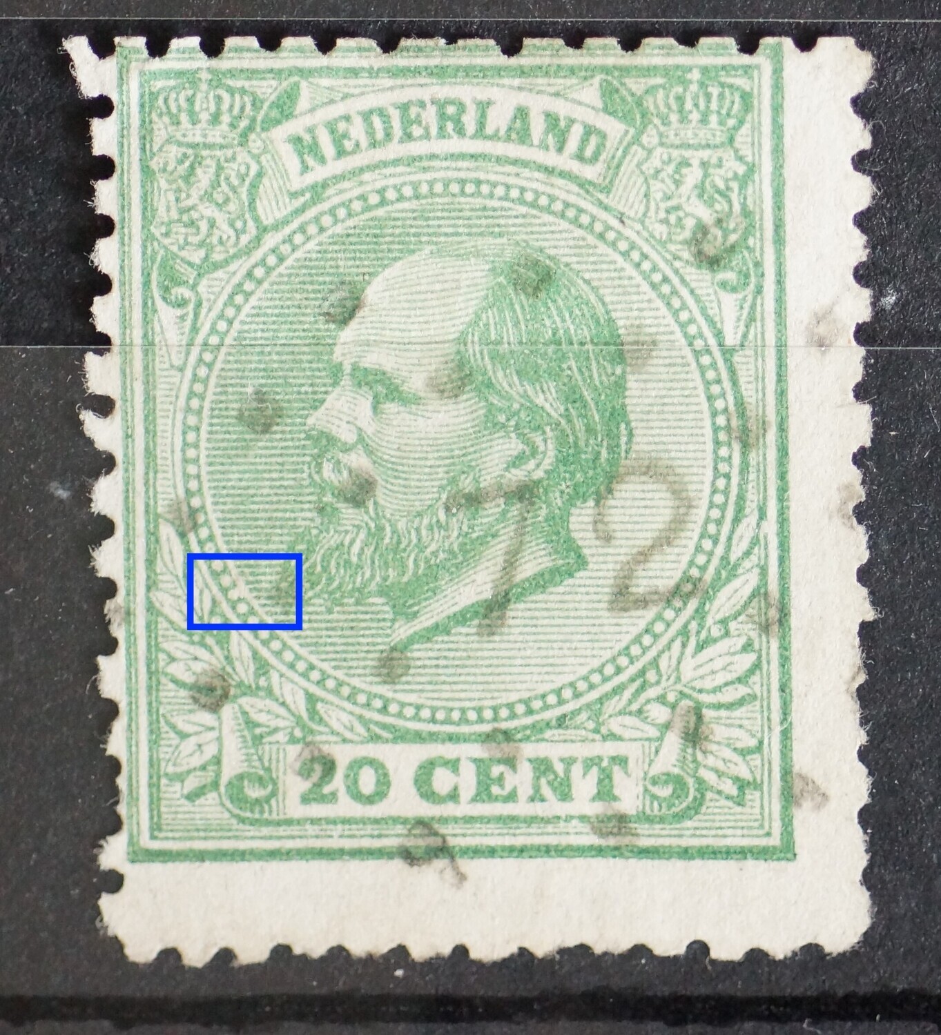 NVPH 24 - breukje in rand medaillon