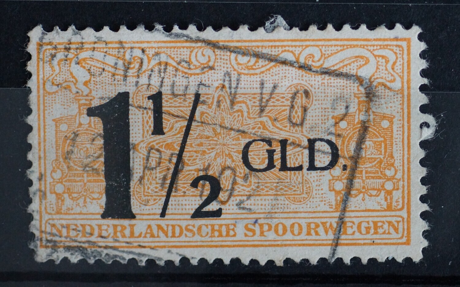 Spoorwegstempel Groningen V.G. 2 op spoorwegzegel 1 1/2 Gulden.