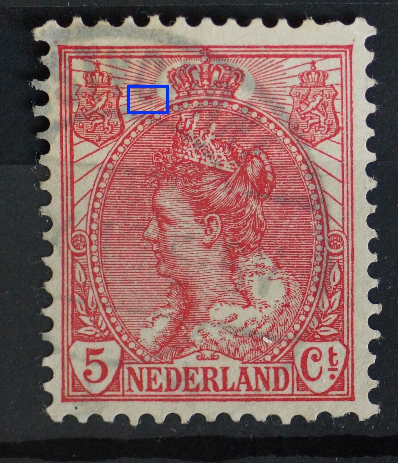 NVPH 60 - rode vlek tussen stralen links van kroon