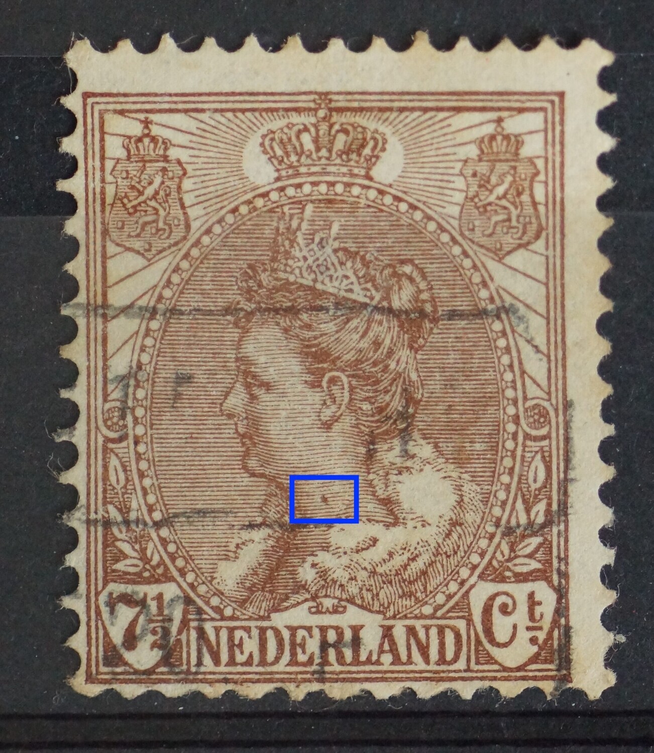 NVPH 61 - bruine vlek (sterretje) in de hals