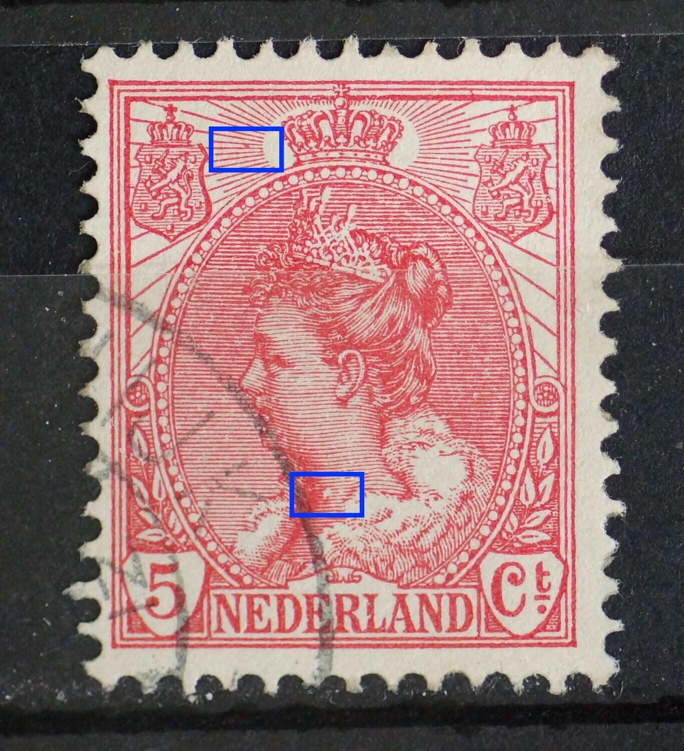 NVPH 60 - witte vlek in hals en rode stip tussen stralen links van kroon