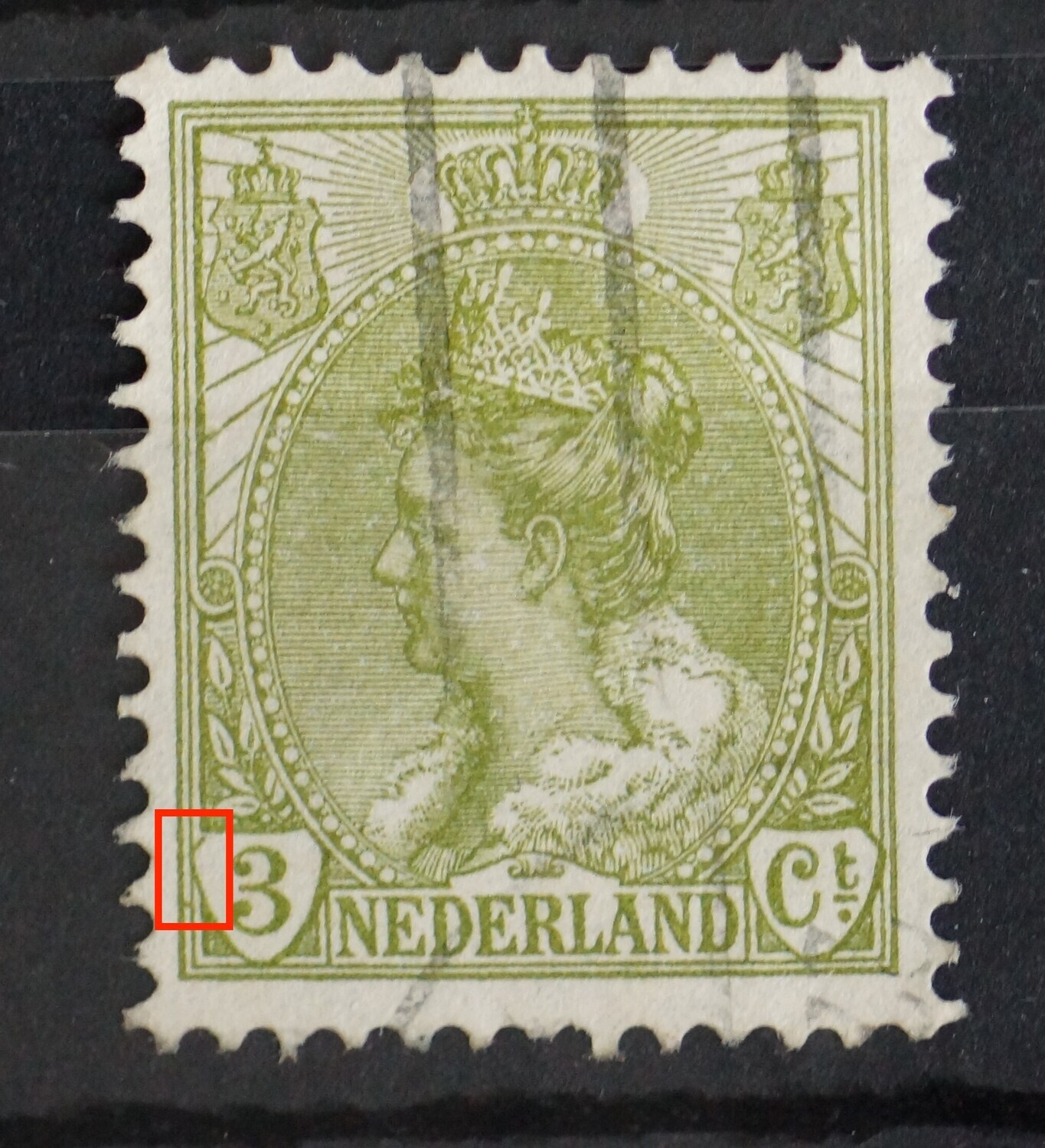 NVPH 57 - groene punt tussen kaderlijnen en breukje in schild rondom de 3 NVPH 57 - groene punt tussen kaderlijnen en breukje in schild rondom de 3