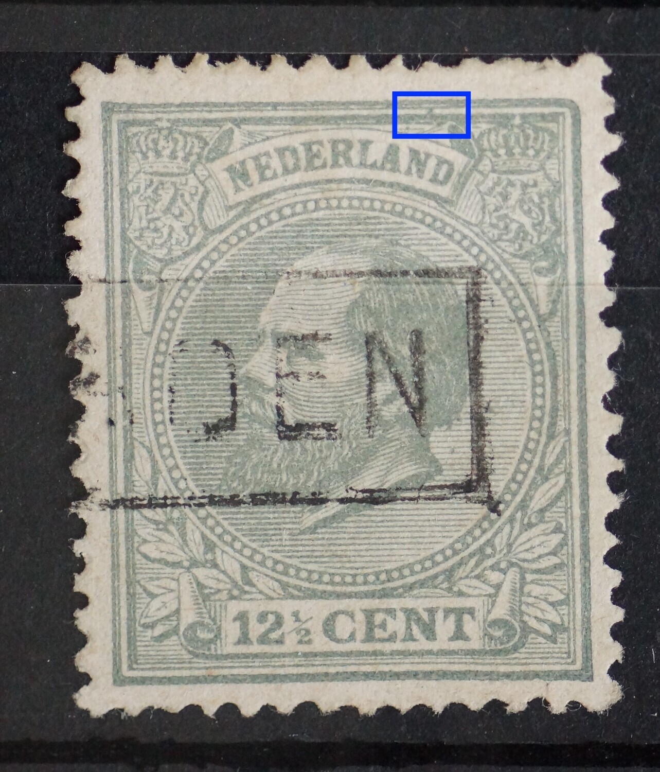 NVPH 22 - grijs vlekje tussen kaderlijnen boven NVPH 22 - grijs vlekje tussen kaderlijnen boven