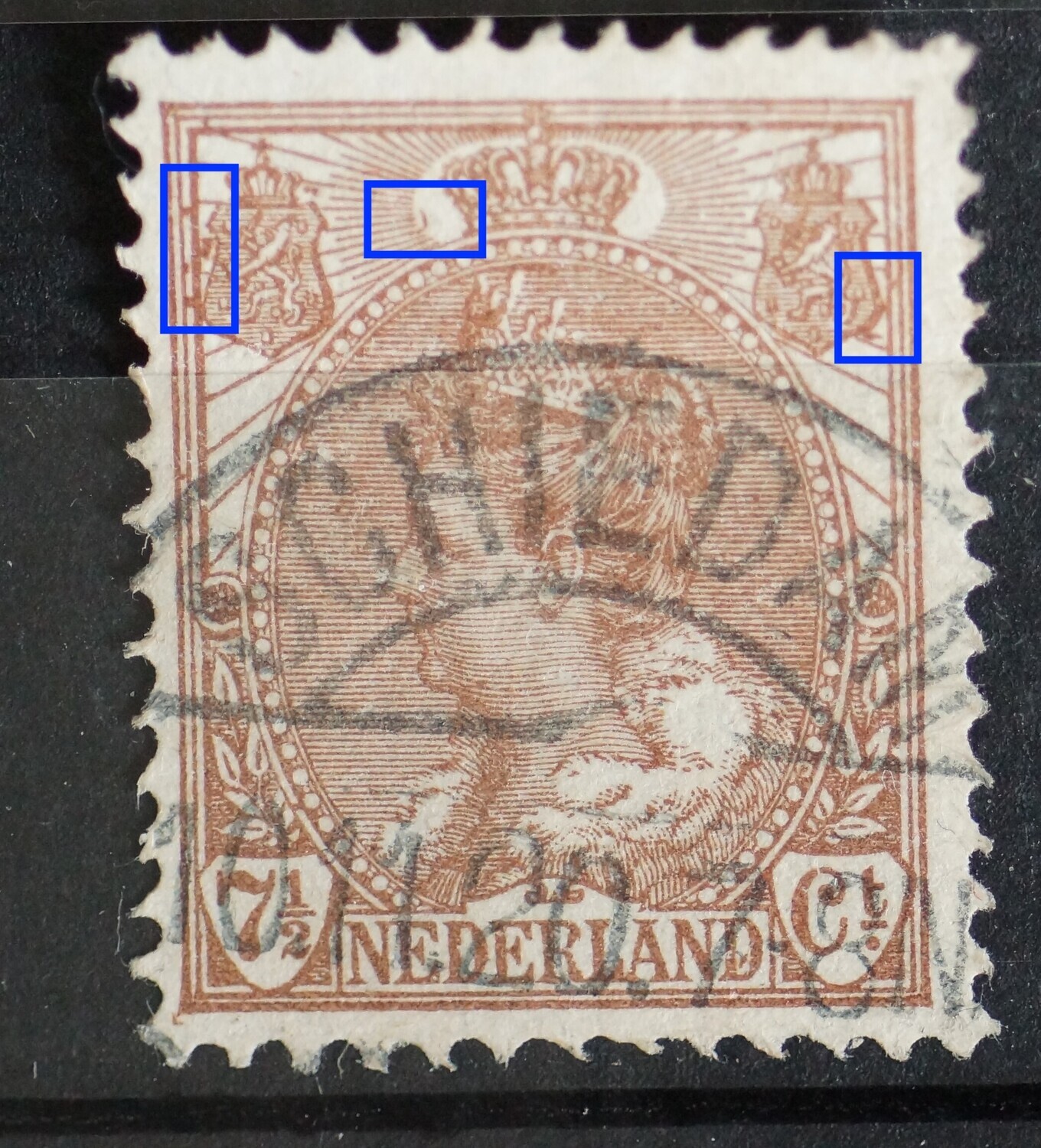 NVPH 61 - veel bruine vlekken in zegelbeeld, met name bij linker wapenschild NVPH 61 - veel bruine vlekken in zegelbeeld, met name bij linker wapenschild