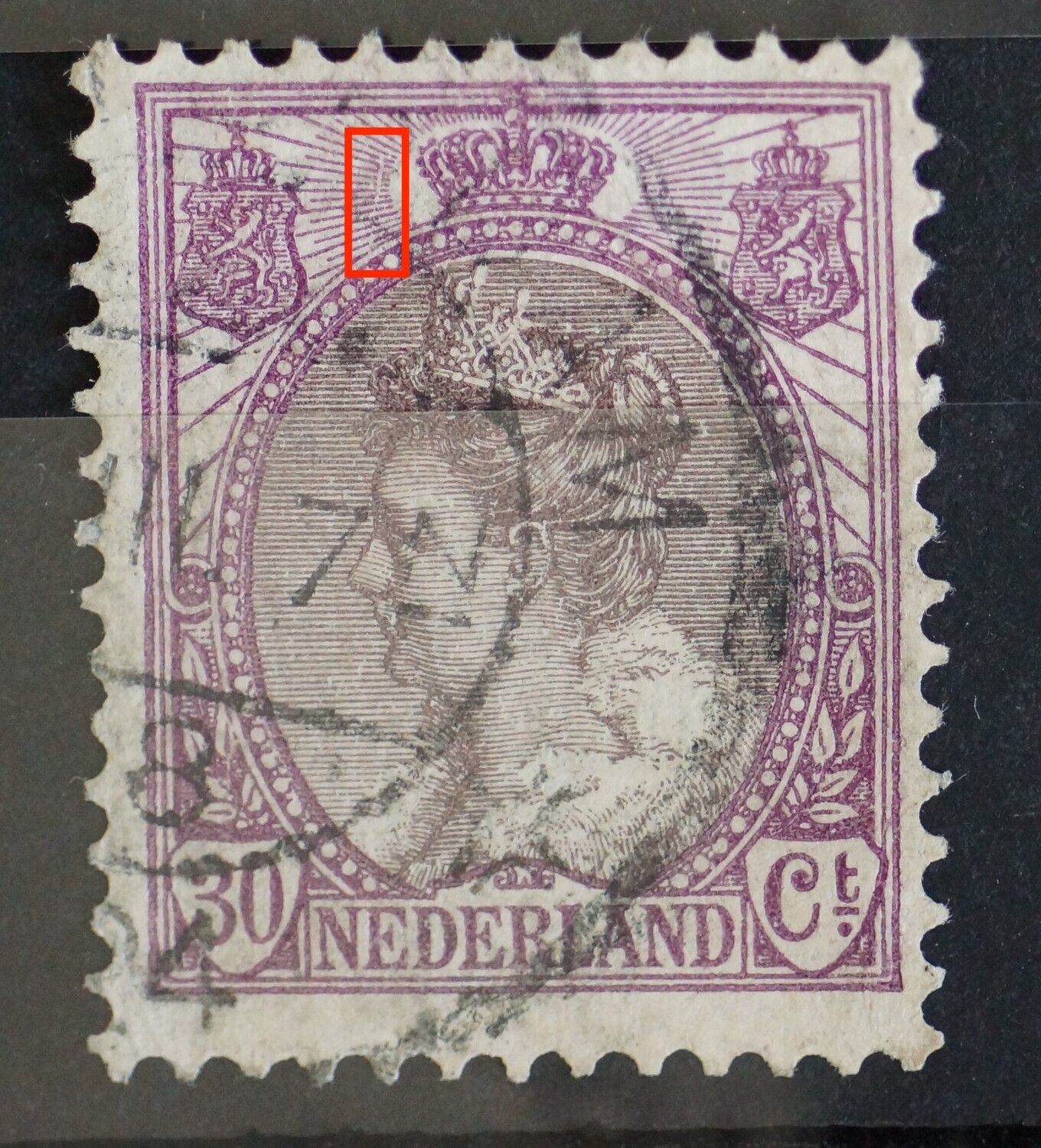 NVPH 73 - verticale witte kras dor stralen links van kroon