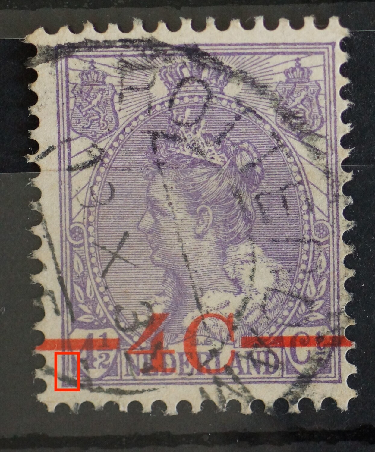 NVPH 106 - diagonaal violet streepje tussen kaderlijnen linksonder
