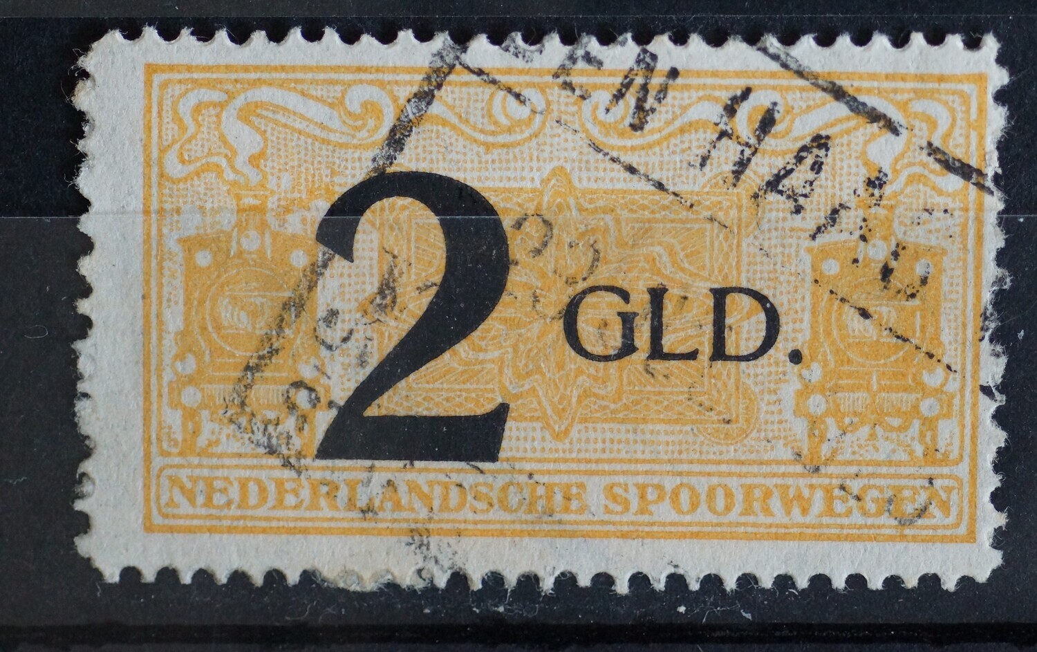 Spoorwegstempel Den Haag op spoorwegzegel 2 Gulden
