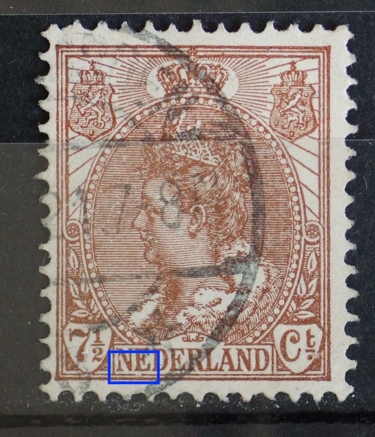 NVPH 61 - beschadigde linker poot van de eerste N van NEDERLAND en van de kaderlijn daaronder
