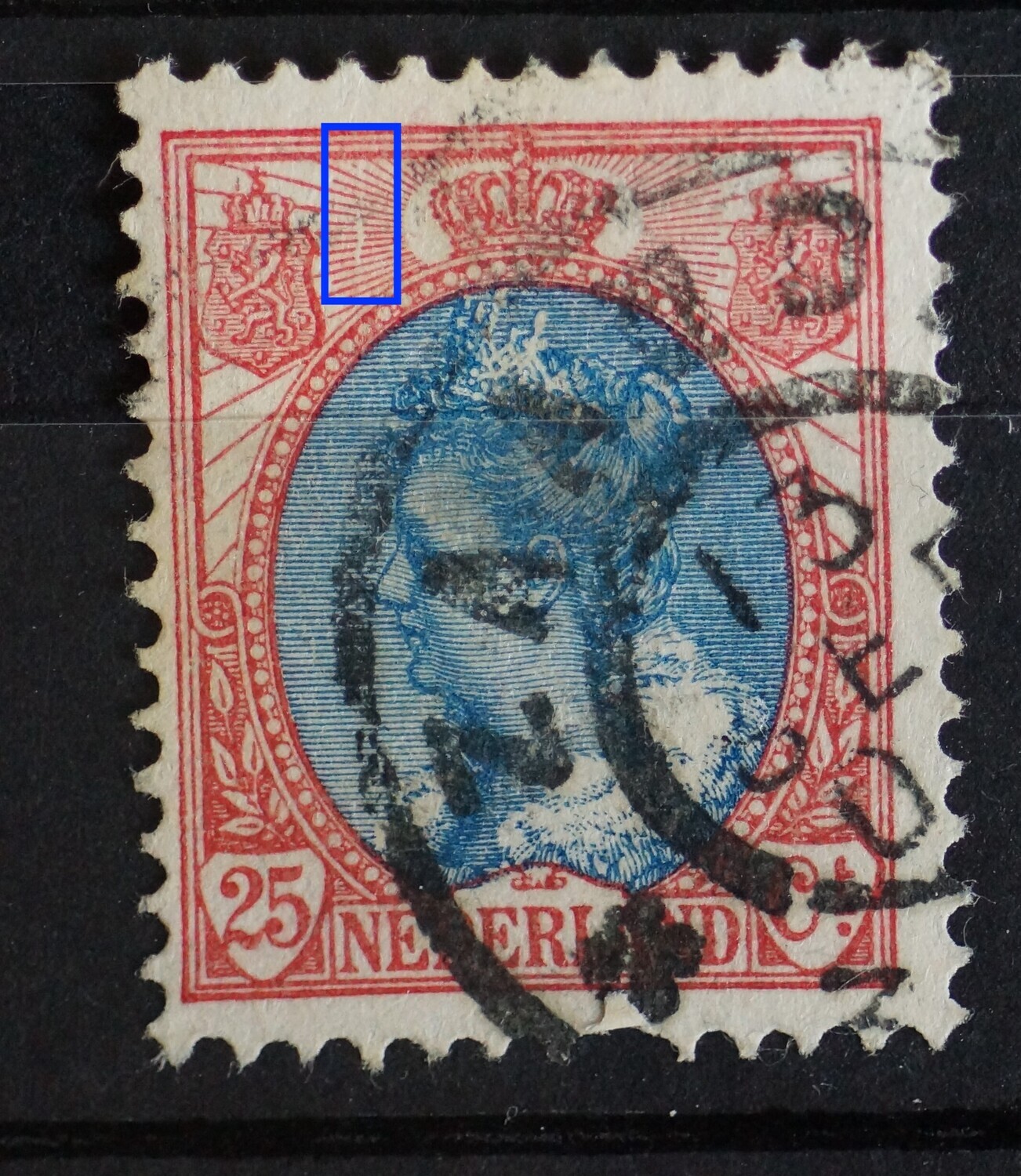 NVPH 71 - verticale witte kras door stralen links van kroon