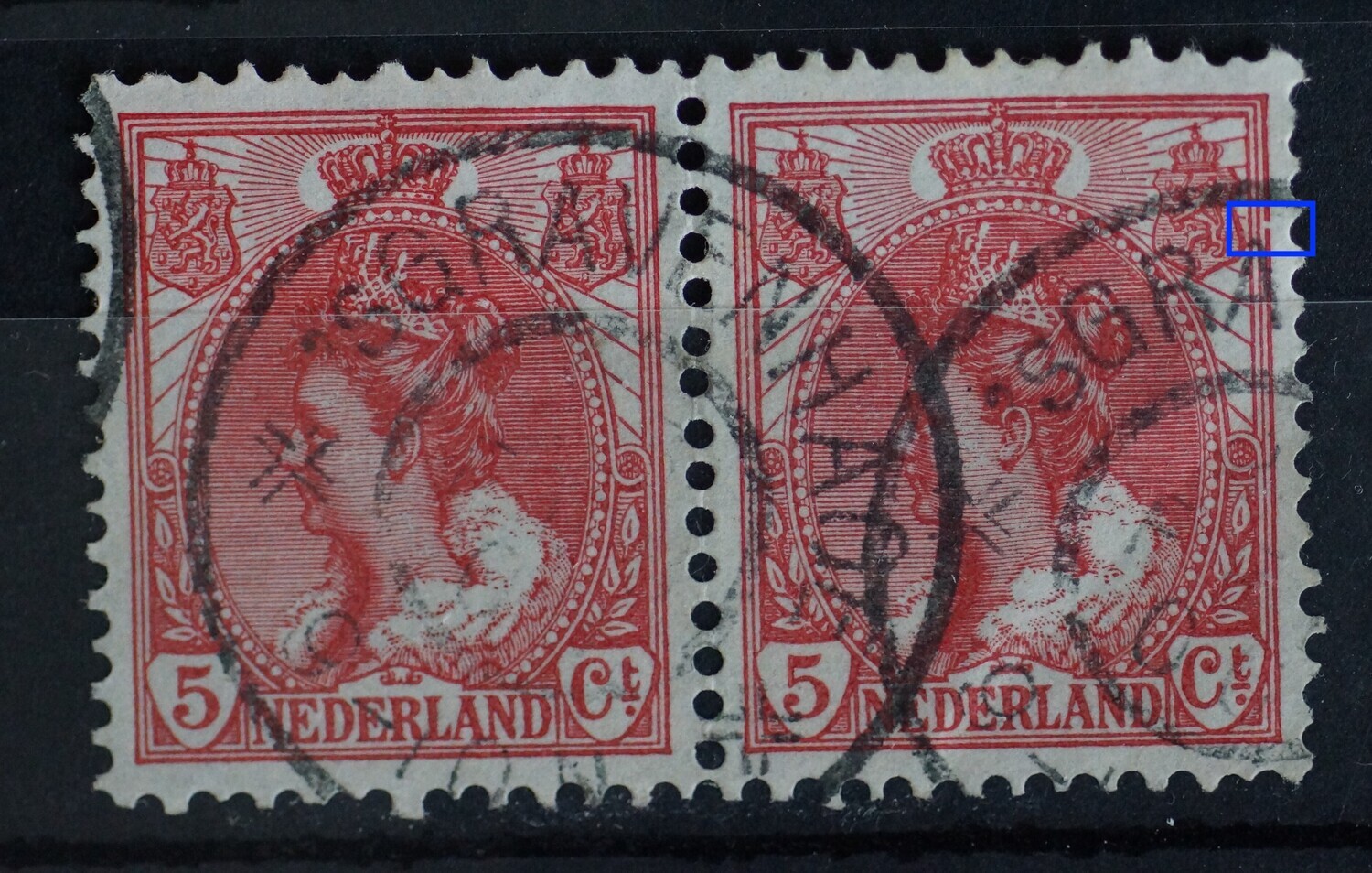 NVPH 60 (paar) breuk in kaderlijn rechts (rechter zegel