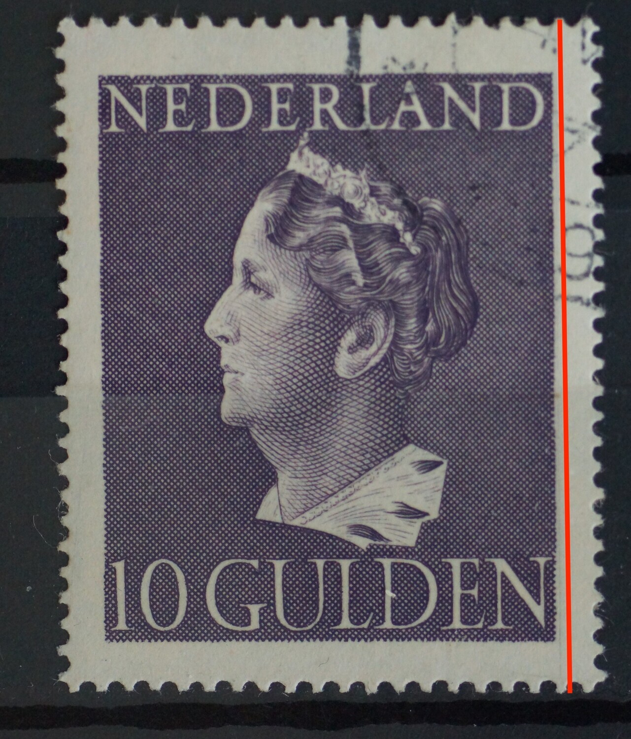 NVPH 349 - fijne blauwgrijze verticale lijn rechts naast het zegelbeeld