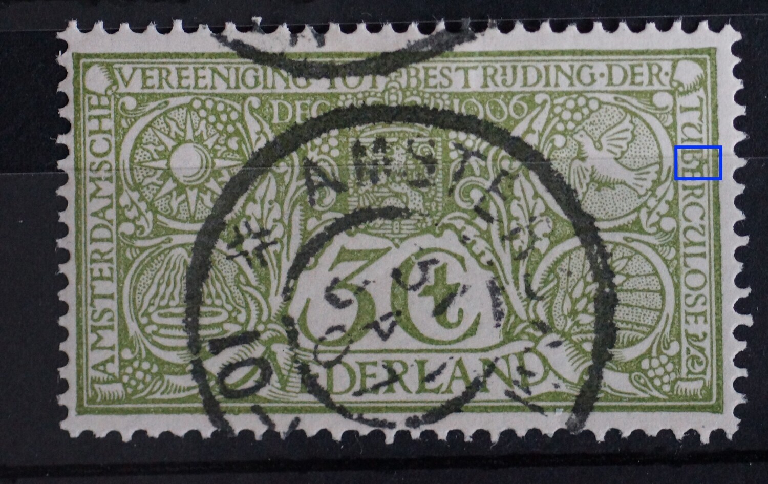 NVPH 85 - groene vlek tussen/boven BE van TUBERCULOSE NVPH 85 - groene vlek tussen/boven BE van TUBERCULOSE