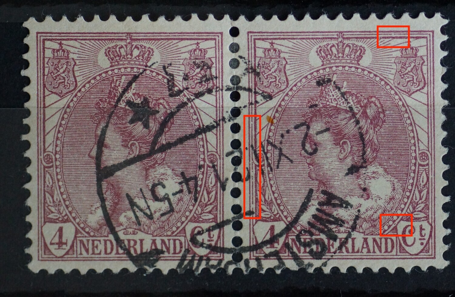 NVPH 58 (paar) - o.a. diverse breuken kaderlijn links en violet streepje in rand medaillon (rechter zegel)