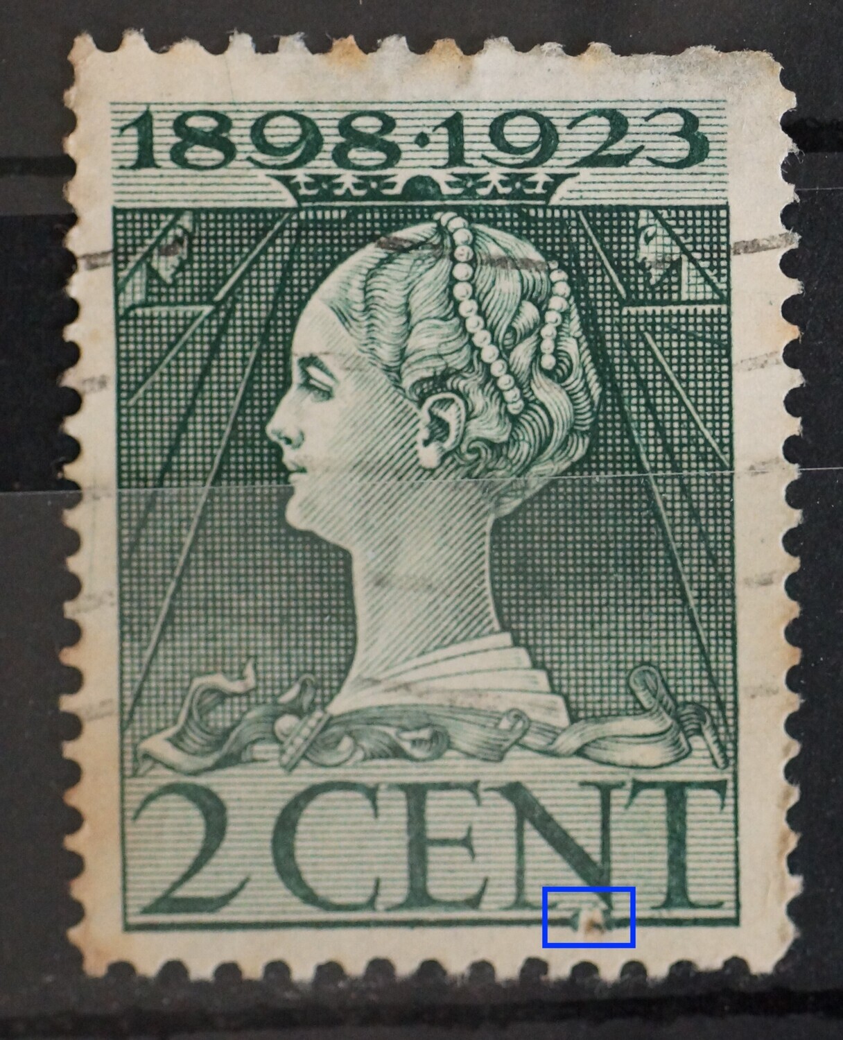 NVPH 121- beschadigde kaderlijn onder
