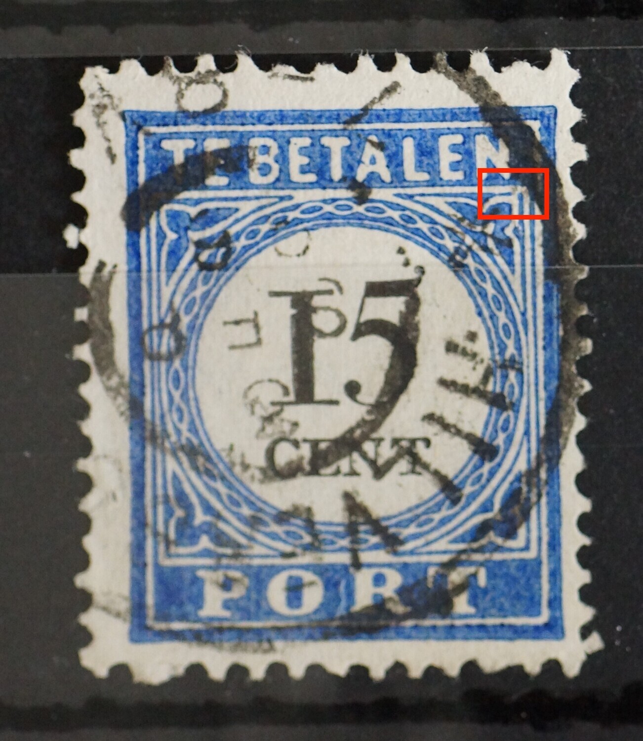 NVPH P24 - breuk in ornament rechtsboven