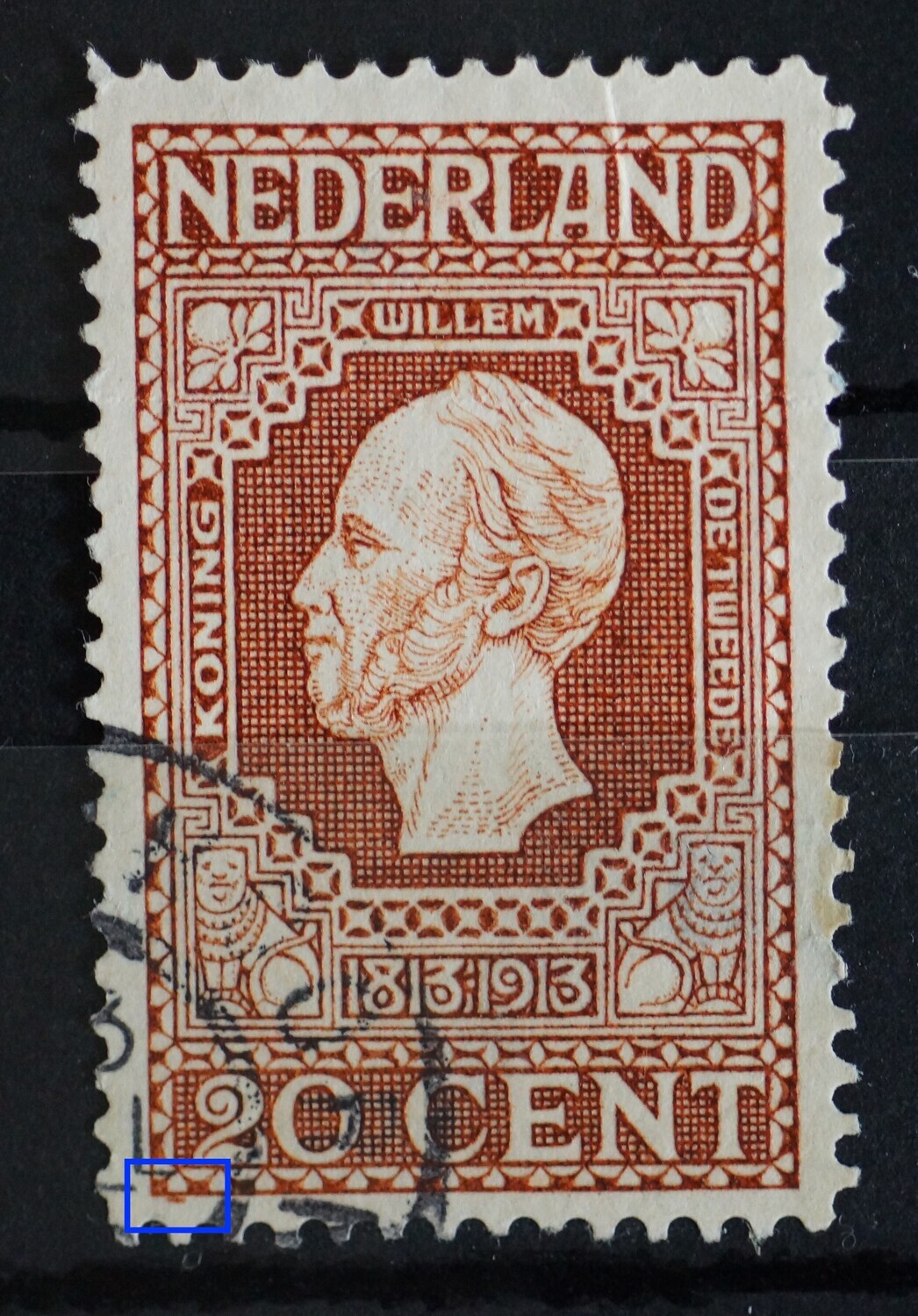NVPH 95 - bruine vlek onder het zegelbeeld links NVPH 95 - bruine vlek onder het zegelbeeld links