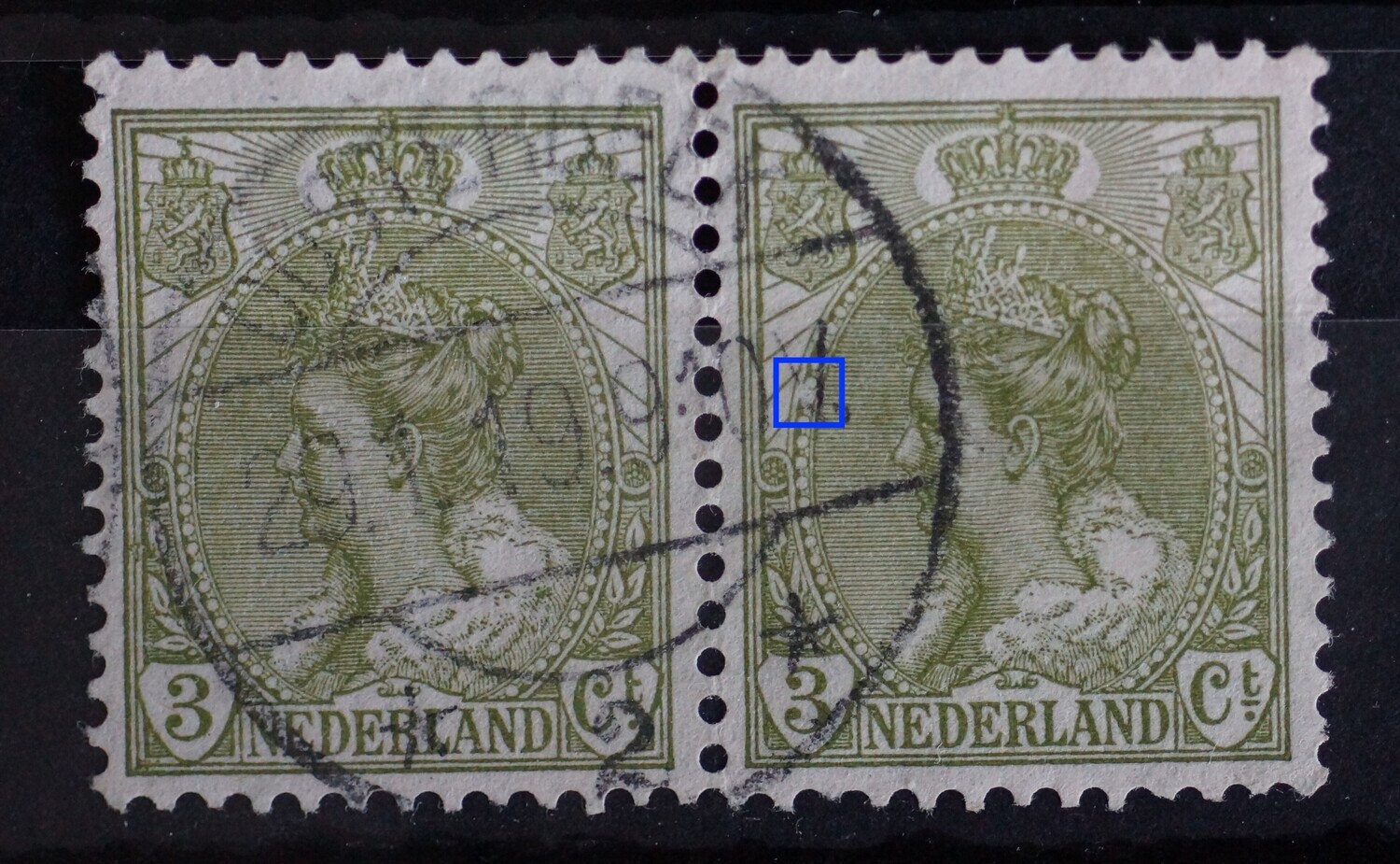 NVPH 57 (paar) - witte vlek in parelrand links (rechter zegel)
