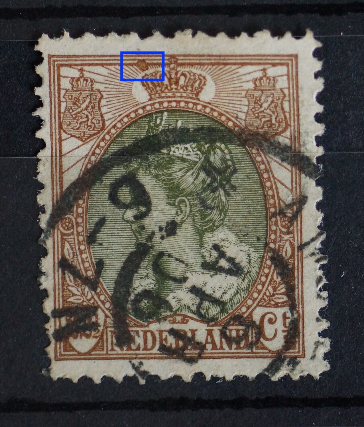 NVPH 70 - grote bruine vlek links van kroon NVPH 70 - grote bruine vlek links van kroon