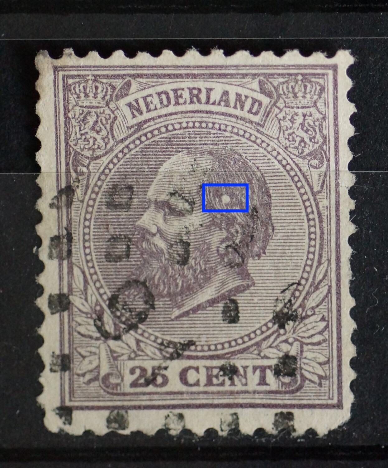 NVPH 26 - witte vlek in haar.