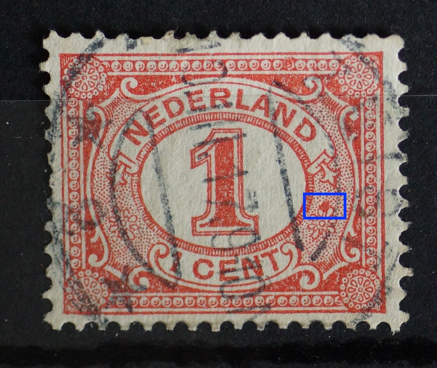 NVPH 51 - rode vlek bij ornament rechts