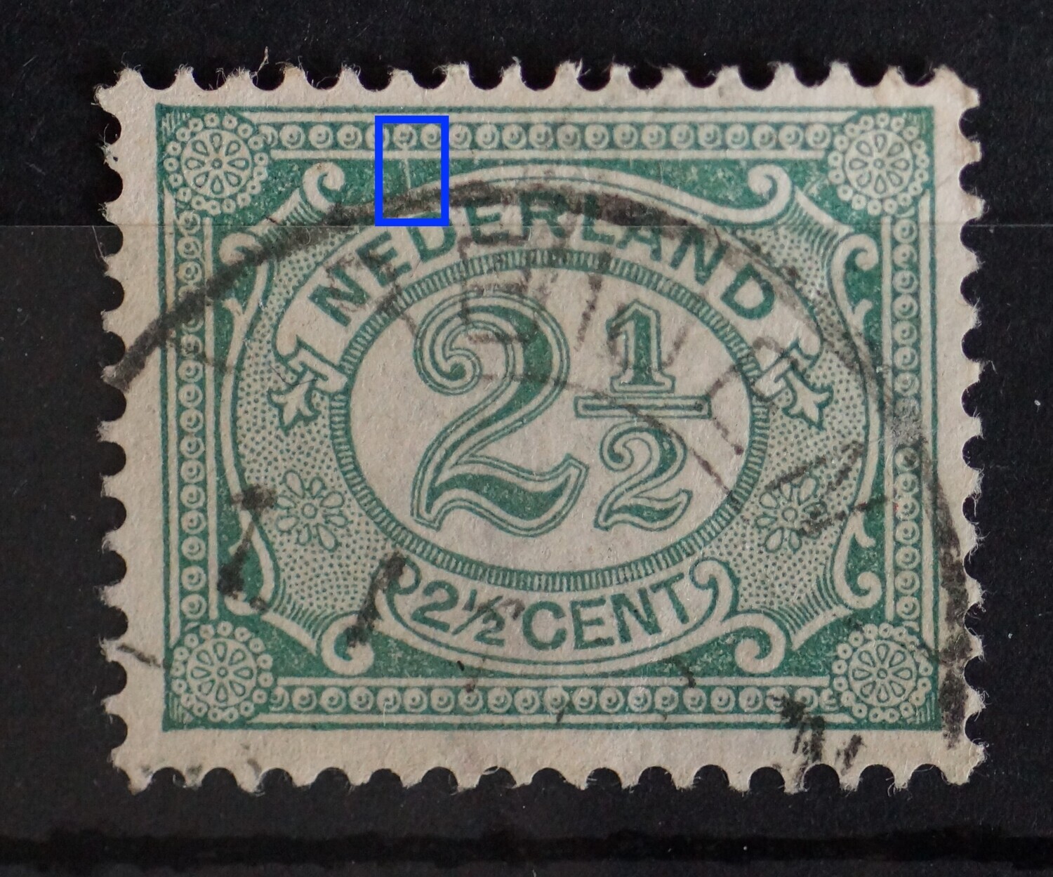 NVPH 55 - verticale witte streep boven de 1e D van NEDERLAND NVPH 55 - verticale witte streep boven de 1e D van NEDERLAND