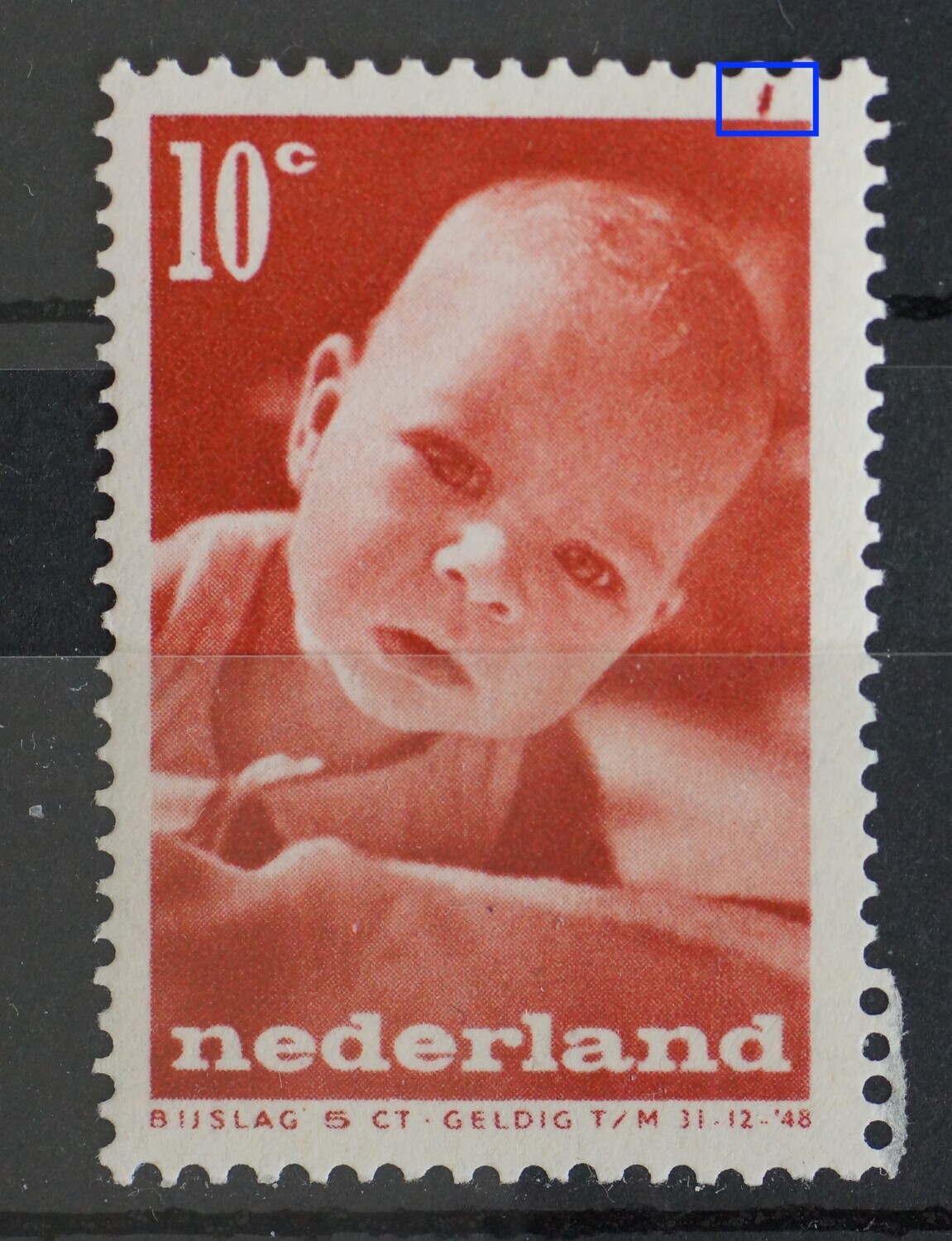 NVPH 498 - bruine streep boven zegelbeeld rechts (498 P)