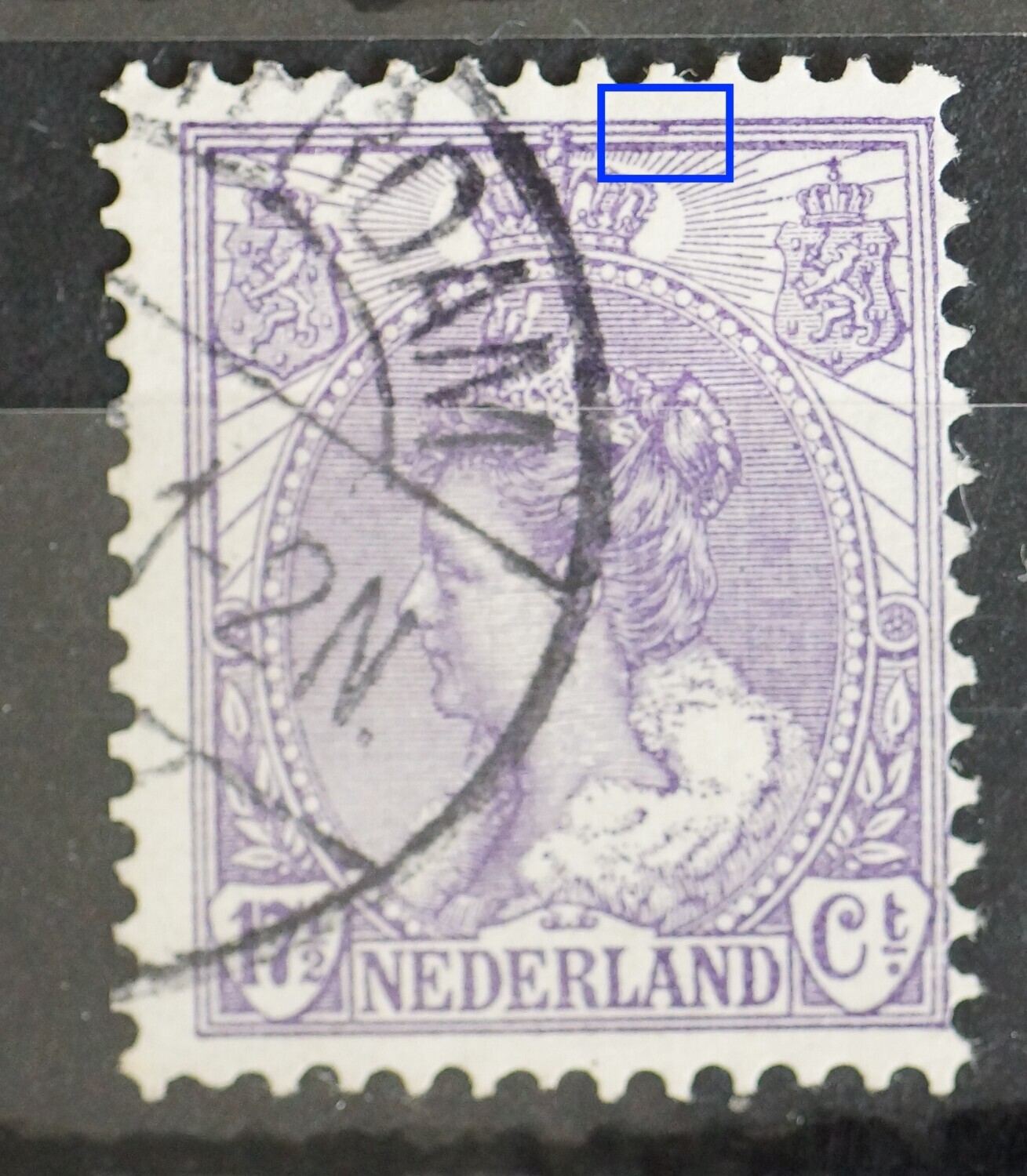 NVPH 66 - violette stip tussen kaderlijnen boven