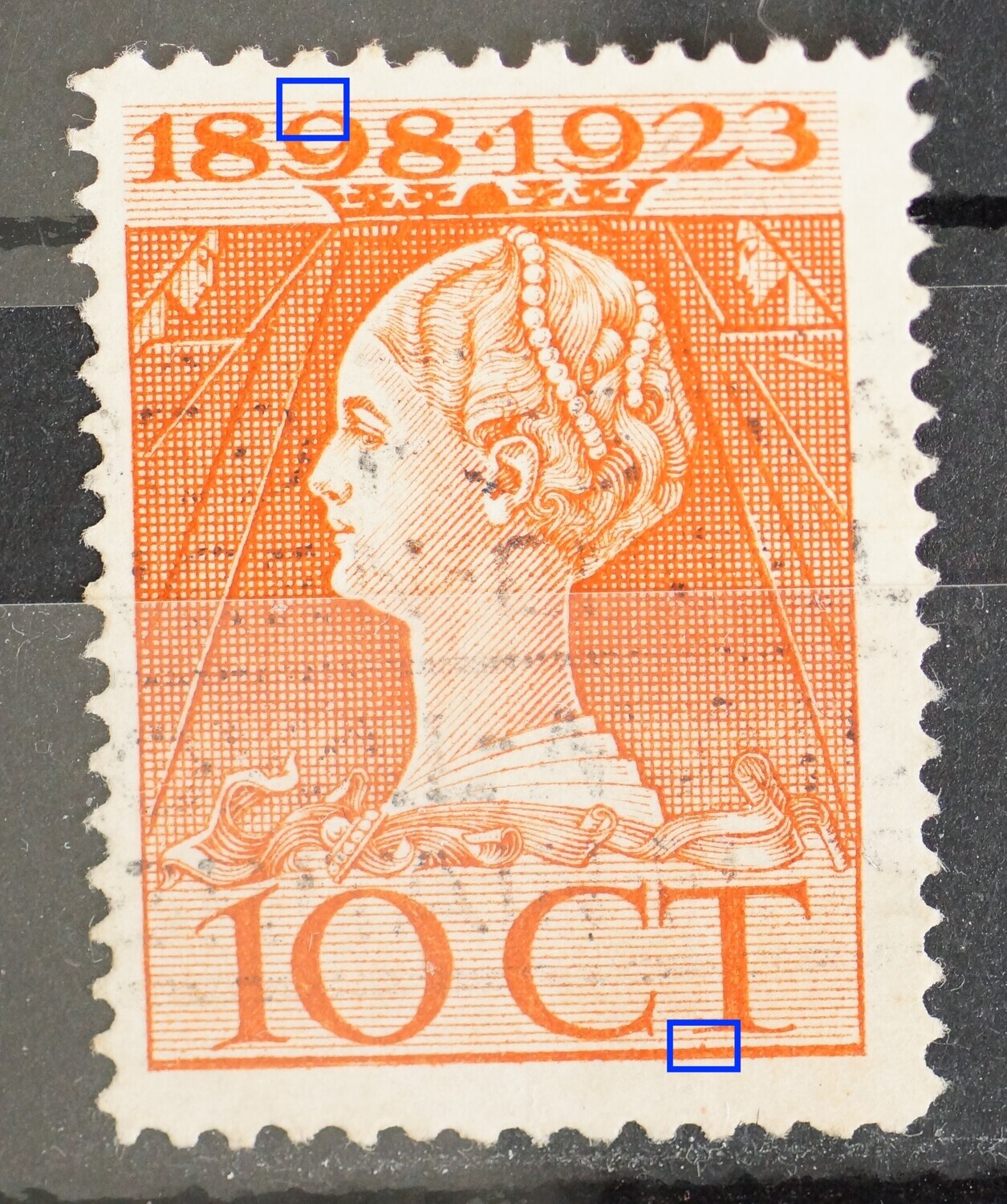 NVPH 124 - breuk in lijn boven de 9 van 1898 en rode punt onder de T van CENT