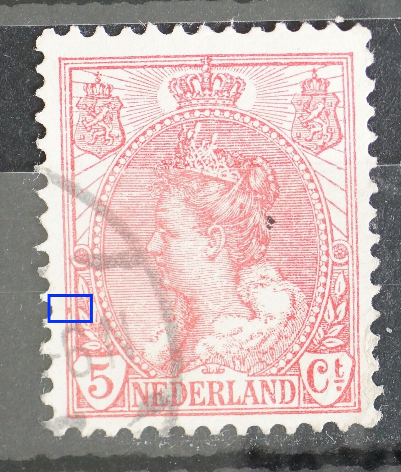 NVPH 60 - rode vlek tussen kaderlijnen links NVPH 60 - rode vlek tussen kaderlijnen links