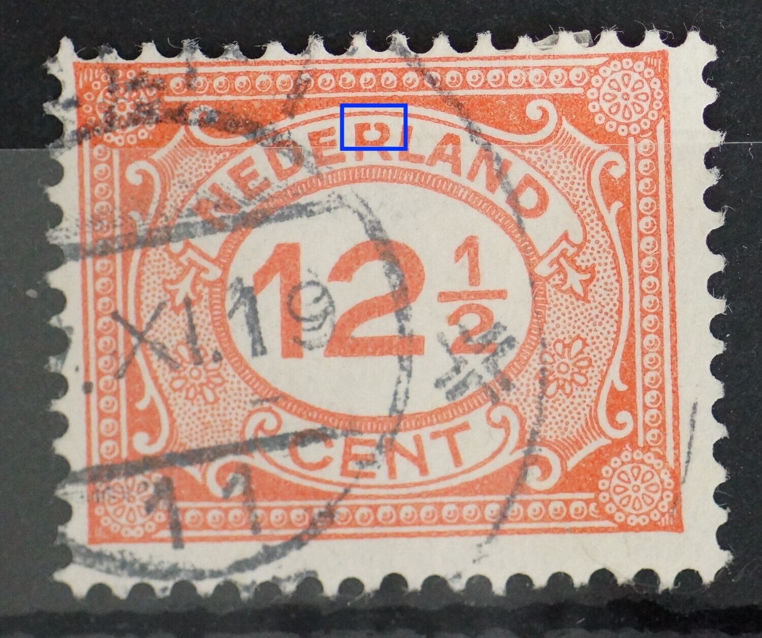 NVPH 108 - gebroken R (bovenzijde) van NEDERLAND