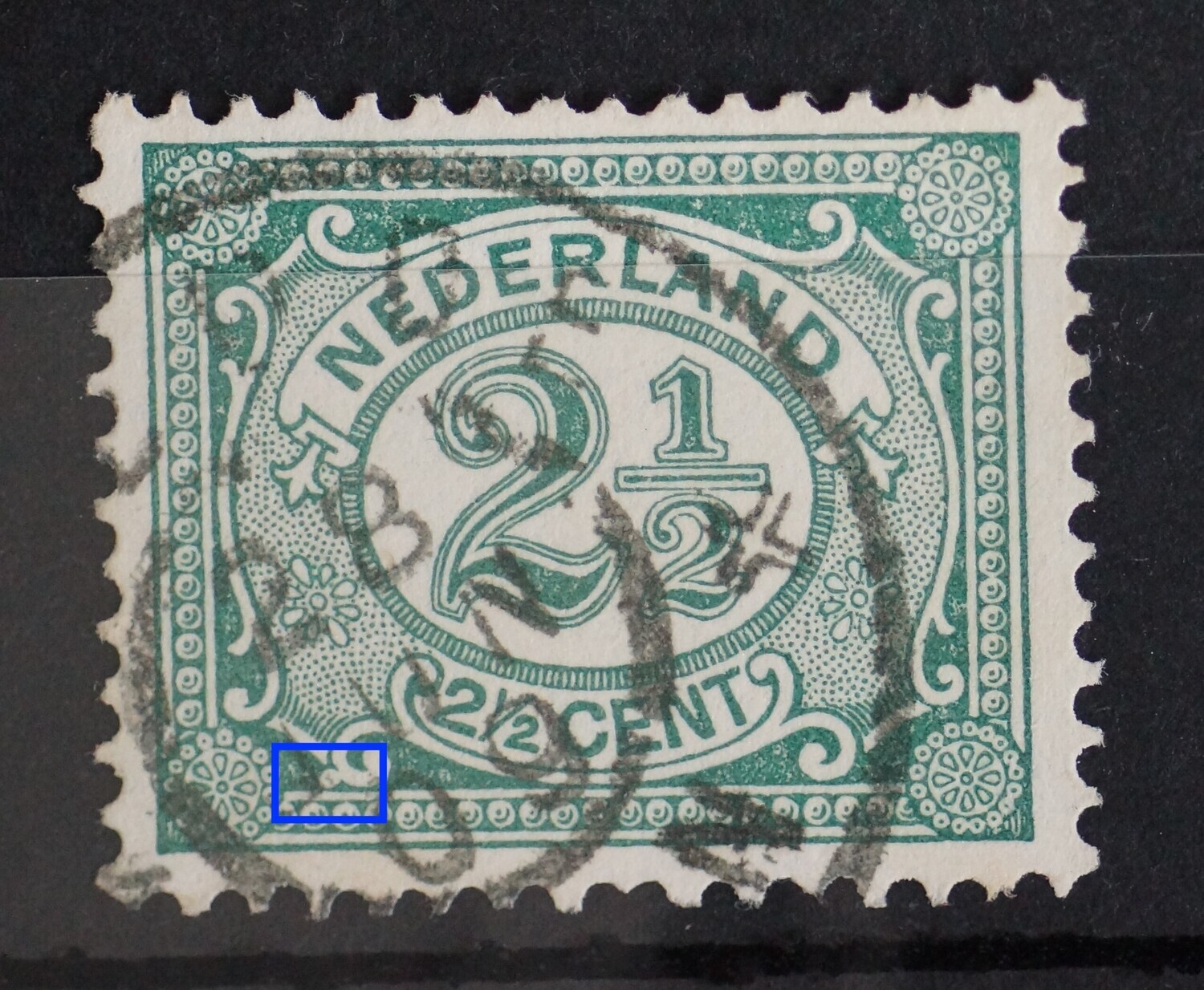 NVPH 55 - witte vlek onder de krul links