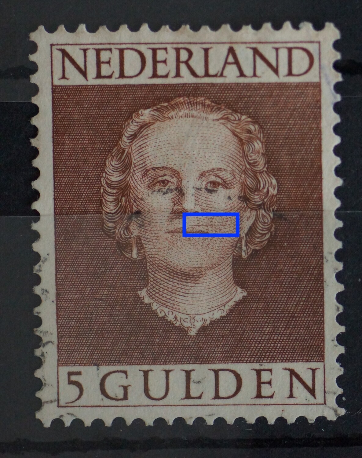 NVPH 536 (type II) - horizontale bruine graveerkras op de bovenlip (536B PM)