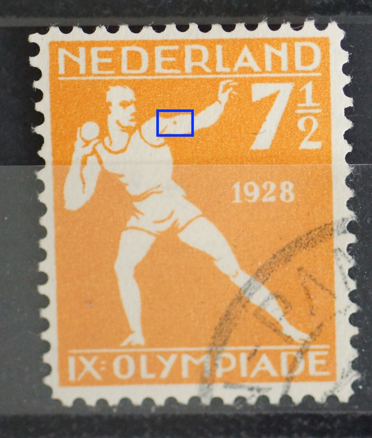 NVPH 216 - geeloranje vlek op de linker bovenarm (216 PM) NVPH 216 - geeloranje vlek op de linker bovenarm (216 PM)