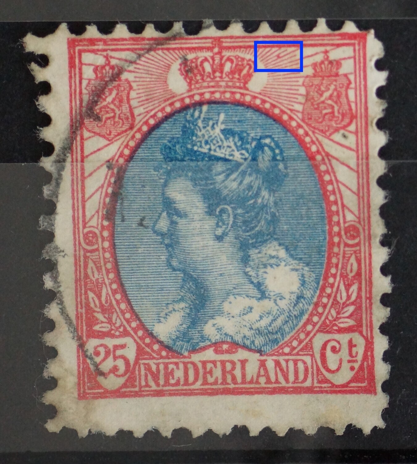 NVPH 71 - rode punt tussen stralen rechts van kroon