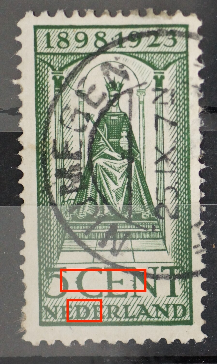 NVPH 122 - Diverse groene streepjes rondom de letters