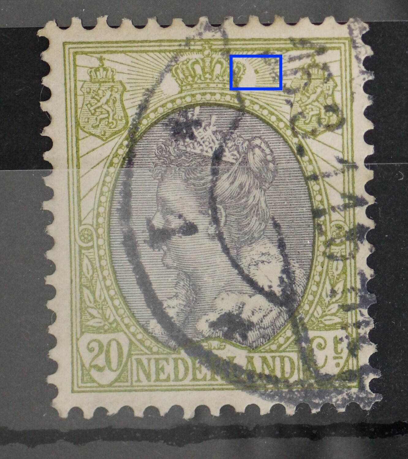 NVPH 69 - groene vlek tussen stralen rechts van kroon NVPH 69 - groene vlek tussen stralen rechts van kroon