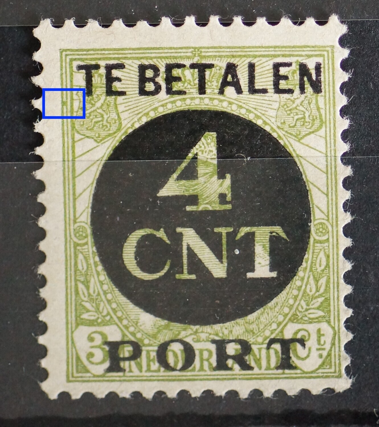 NVPH P65 - grone vlek tussen kaderlijnen bij linker wapenschild
